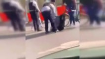 Fransa’da polis “karşıdan karşıya geçtikleri” için başörtülü kadınları darp etti