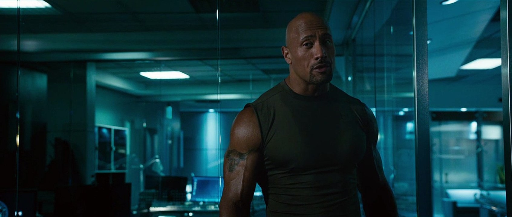Furious 7 - EXTRAIT VF "Hobbs découvre Shaw dans son bureau"