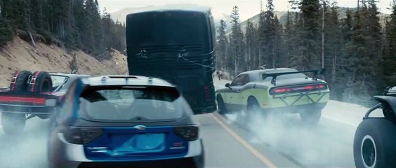 Furious 7 - EXTRAIT VF "L’attaque du bus"