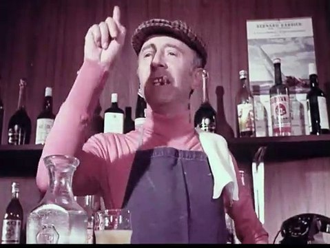 Elle boit pas, elle fume pas, elle drague pas, mais... elle cause ! Bande-annonce VF