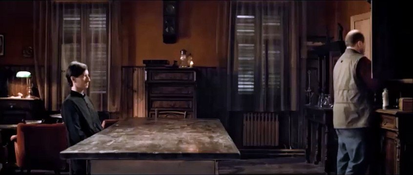 Bonté Divine - EXTRAIT VOST Le policier, le postier et le juré