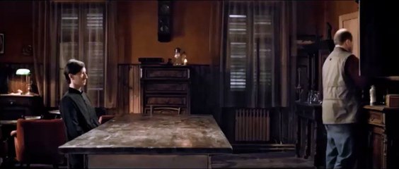 Bonté Divine - EXTRAIT VOST "Le policier, le postier et le juré"