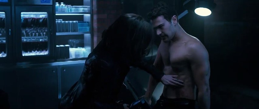 Underworld: Blood Wars EXTRAIT VF J'essaie de ne pas te tuer