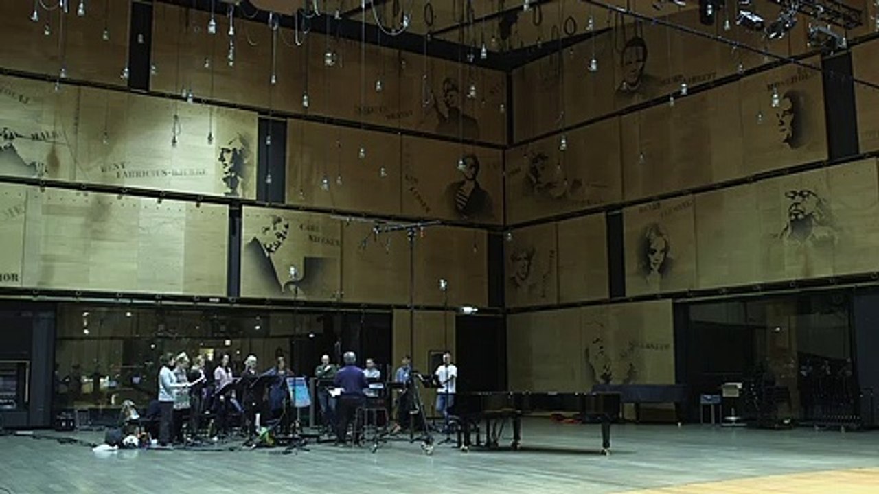 Premier Contact BONUS VO "Les voix"