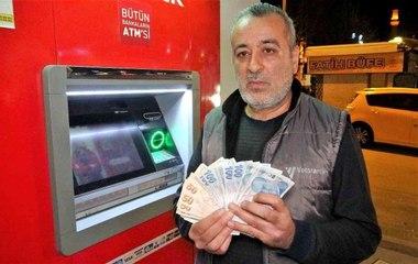 ATM'nin haznesinde para buldu, "İnsanlık ölmemiş" dedirtti