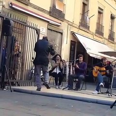 Rosalía cantando en el Raval hace 10 años cuando no era famosa
