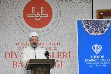Diyanet İşleri Başkanı Ali Erbaş: "Türk bayrağını öpmeleri bütün yorgunlukları ortadan kaldırıyor"