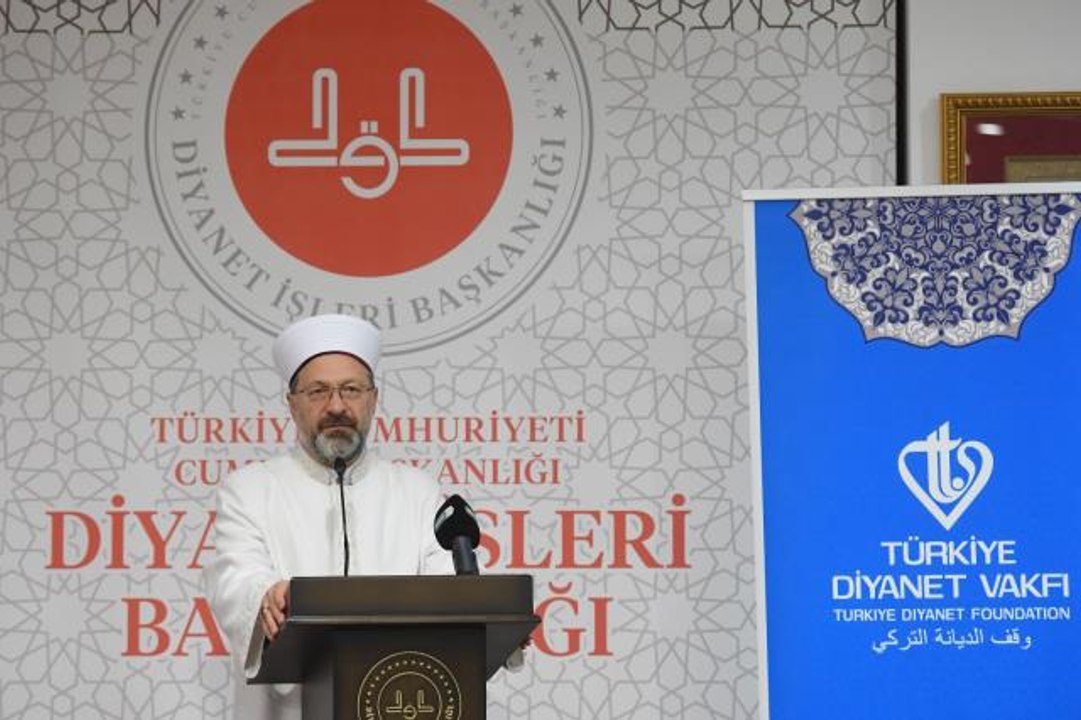 Diyanet İşleri Başkanı Ali Erbaş: "Türk bayrağını öpmeleri bütün yorgunlukları ortadan kaldırıyor"