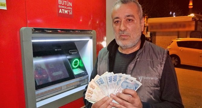 ATM’nin haznesinde para buldu: ‘İnsanlık ölmemiş’ dedirtti