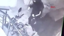 Motosiklet hırsızının rahatlığı kamerada