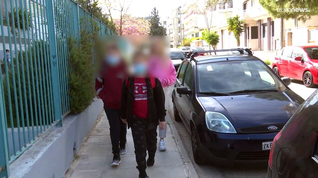 Niños refugiados ucranianos ante el reto del idioma griego