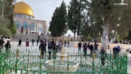 شاهد: مستوطنون إسرائليون يقتحون باحات المسجد الأقصى