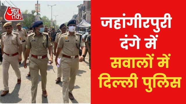 Jai Shri Ram and Allah Hu Akbar in front of police station!