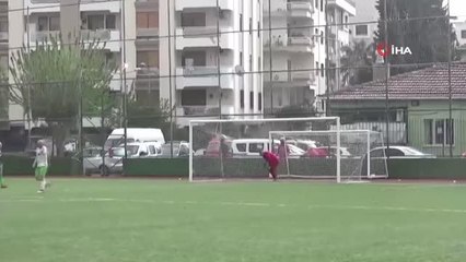 Veteran kaleci, halı sahada kalbine yenik düştü