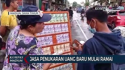 Jasa Penukaran Uang Baru Mulai Ramai