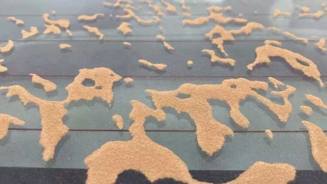 Çöl tozu Mersin’e ulaştı, araçların üzeri tozla kaplandı