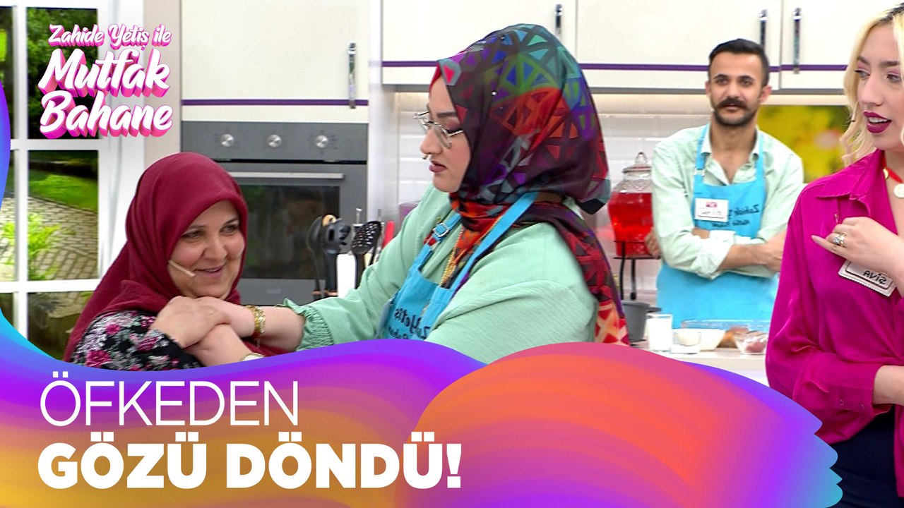 Zeynep, kayınvalidesinin yakasından çekip aldı! - Zahide Yetiş ile Mutfak Bahane 18 Nisan 2022