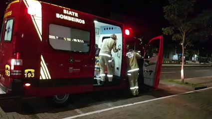 Morador de rua leva garrafada enquanto dormia e precisa ser socorrido pelo Siate