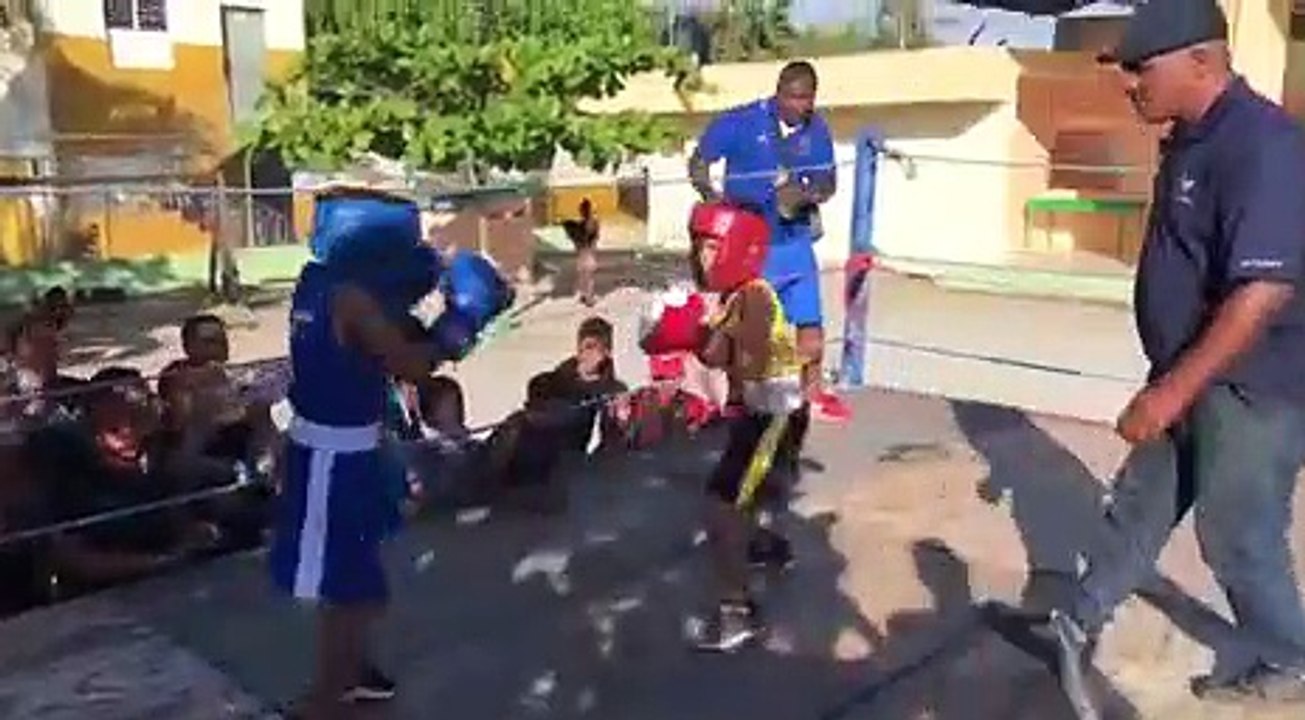Un combat de boxe se termine sans vainqueur !