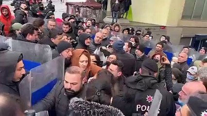 HDP'nin 1 Mayıs açıklamasına polis müdahalesi