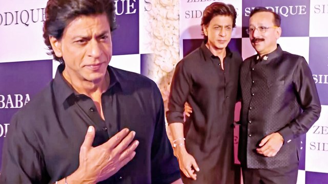 Shah Rukh Khan Made A Dashing Entry At Baba Siddiqui's Iftar Party 2022