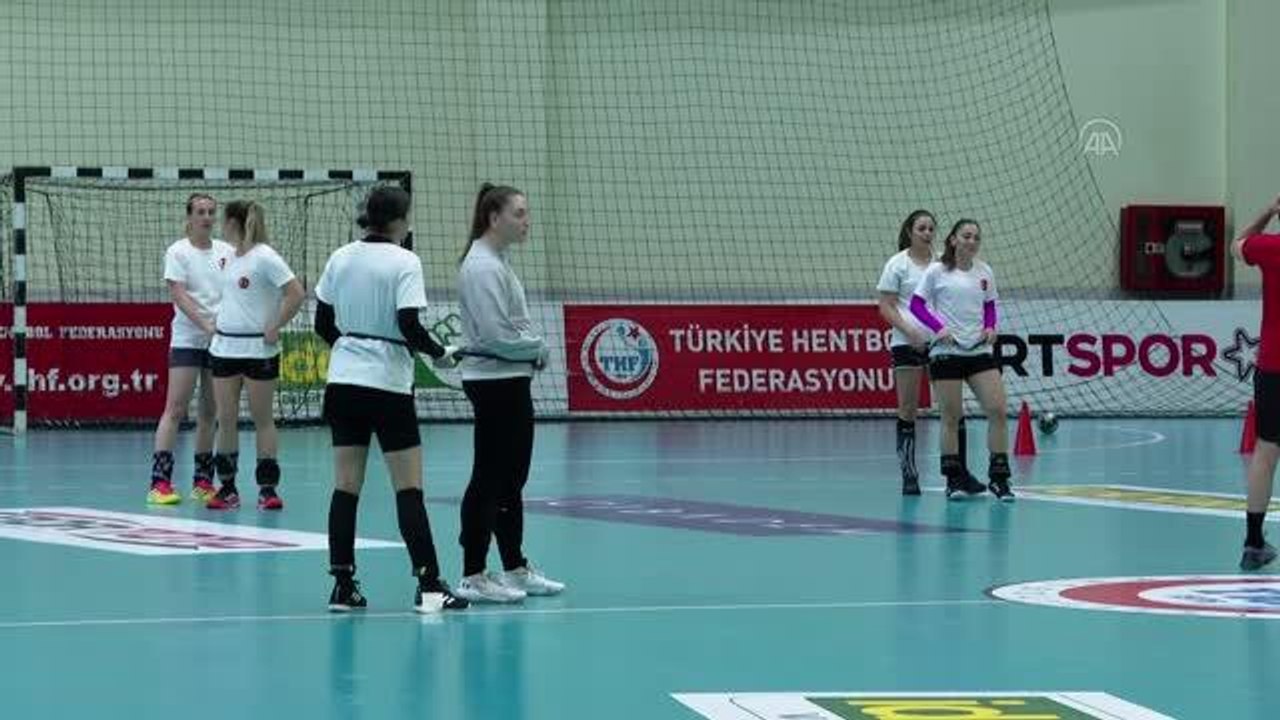 Kadın milli hentbolcular, Sırbistan ve İsveç maçlarında galibiyet hedefliyor