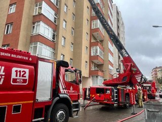 KARTAL'DA YANGINA UYKUDA YAKALANDI; İTFAİYE KURTARDI