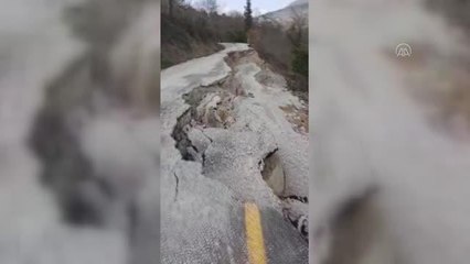 Heyelan nedeniyle 2 köy yolu ulaşıma kapandı