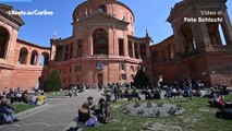 Pasquetta a Bologna, il video del pienone a San Luca