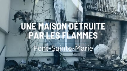 Une maison détruite par les flammes