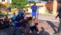 Un combat de boxe se termine sans vainqueur... et sans arbitre