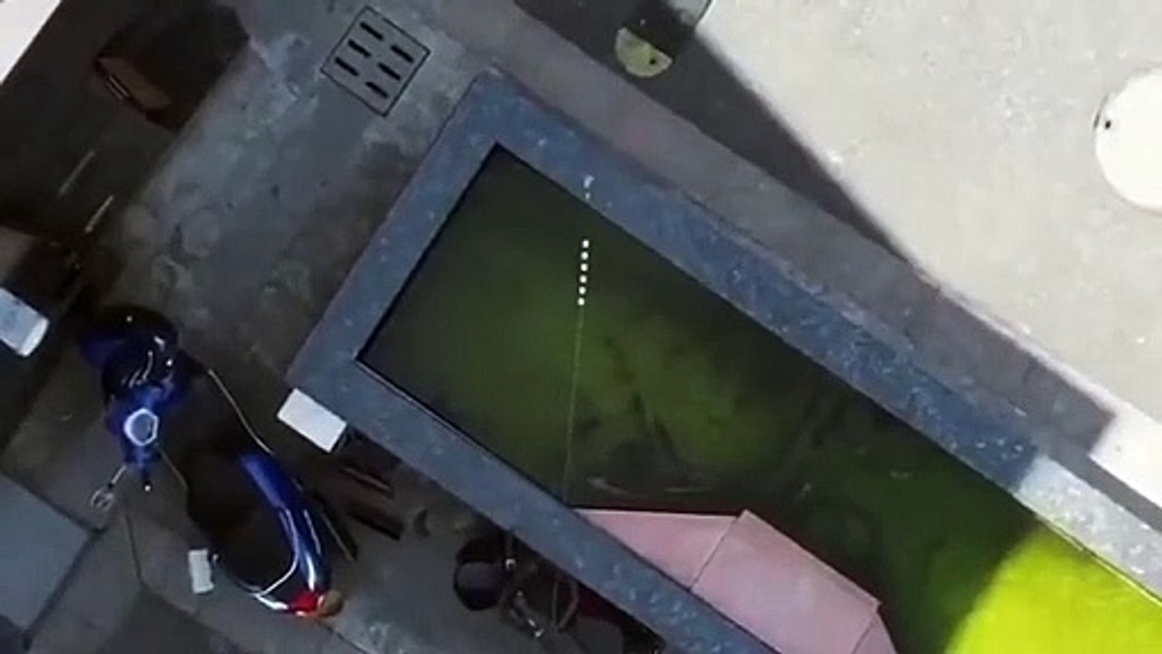 Des habitants confinés de Shanghai pêchent des poissons avec leurs drones depuis leurs appartements