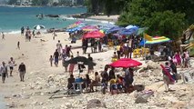Vacaciones, un respiro económico para vendedores de playa | CPS Noticias Puerto Vallarta