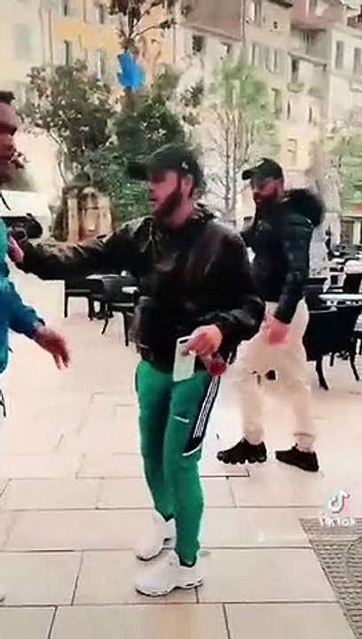 Kadınlara yaptığı şakanın sonu kötü bitti