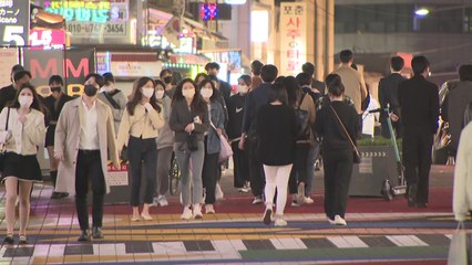 일상회복 첫날밤 번화가 '북적'...택시 잡기 대란 / YTN