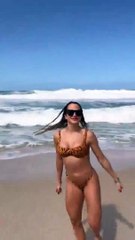 Gabi Martins exibe corpo sarado de biquíni