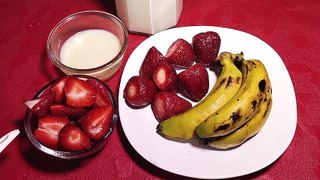 How to Make Banana Strawberry Shake | स्ट्रॉबेरी और केला मिल्कशेक  | Summer Street | FSTV