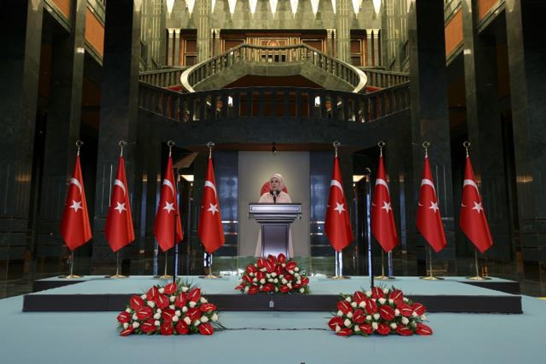 Emine Erdoğan, Ukraynalı savaş mağduru çocukları misafir etti