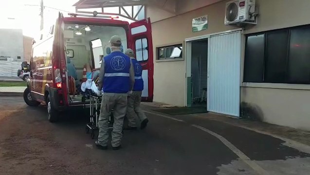Madeira cai na cabeça de trabalhador nas margens da BR-277