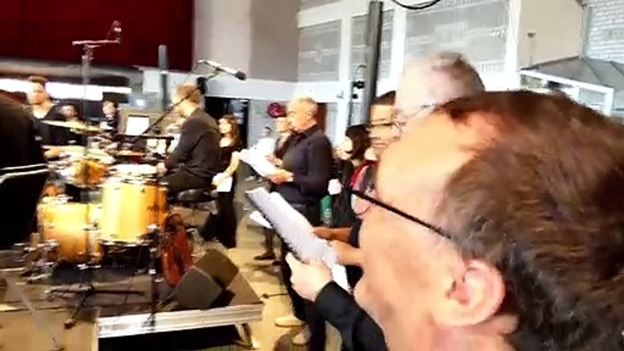 Brumath en Alsace Junior Robinson chante en Gospel pour les 100 ans de l'église évangélique