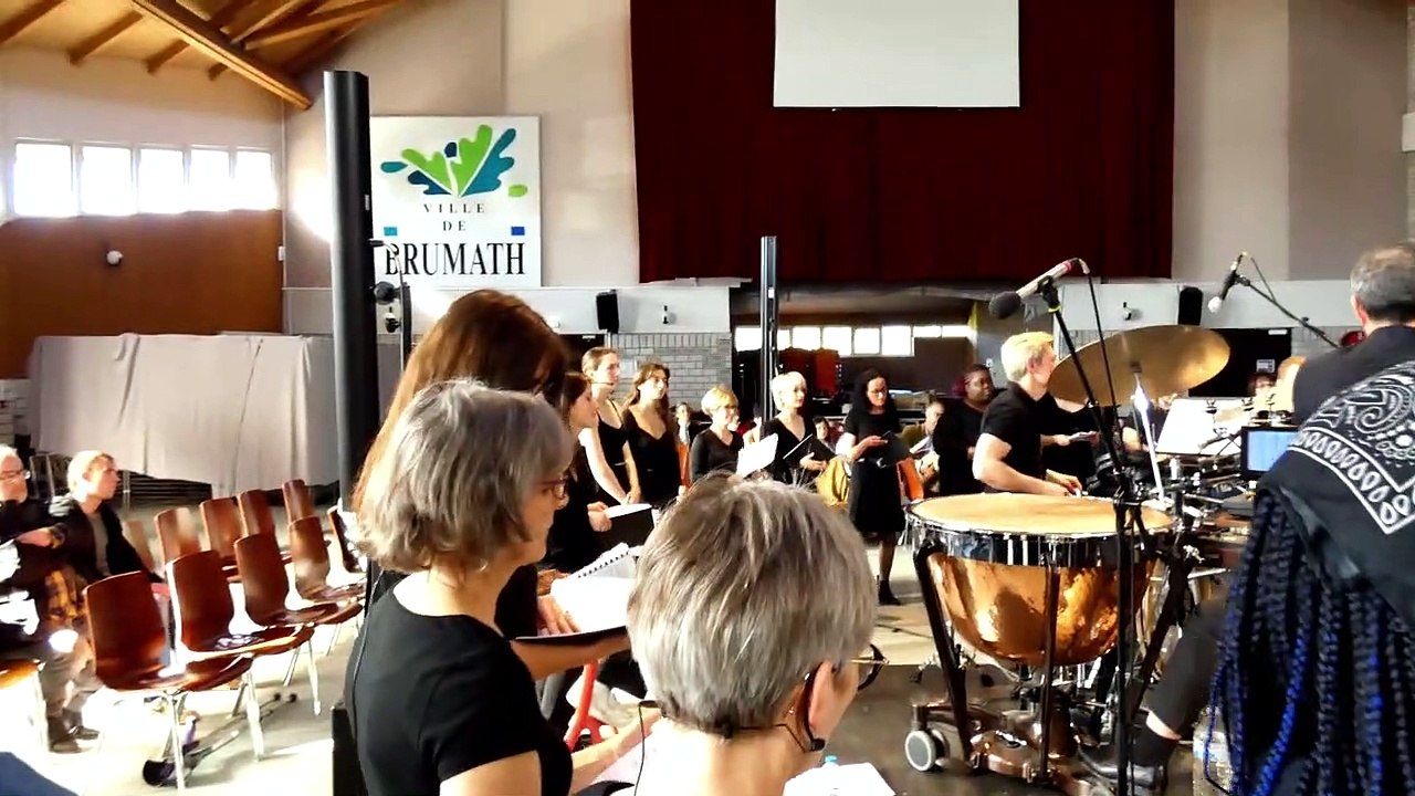 Brumath Lilou Riedinger chante sous la Direction de Junior Robinson