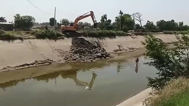 बीकानेर कैनाल में सफाई के नाम पर लाखों रुपए का बजट खर्च,पूरी तरह से सिल्ट व बर्म कटिंग नहीं हुआ