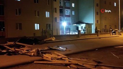 Üzerine çatı düşen adam hayatını kaybetti