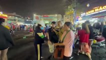 Chàng trai thổi sáo giúp vợ chồng mù kiếm tiền ở chợ đêm Đà Lạt: Doanh nhân kiếm 80 tỷ/năm