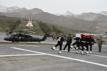 Son dakika haberleri: Pençe-Kilit Operasyonu bölgesinde şehit olan asker için tören düzenlendi (2)