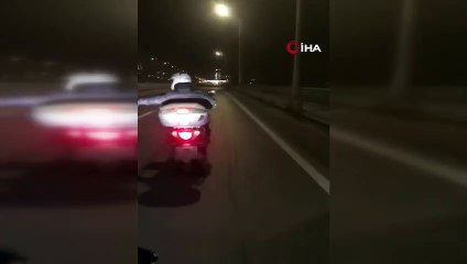E-5’te motosiklet sürücüsünün tehlikeli dansı kamerada