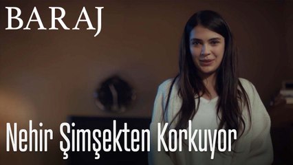 Nehir yalnız başına yatmaktan korkuyor