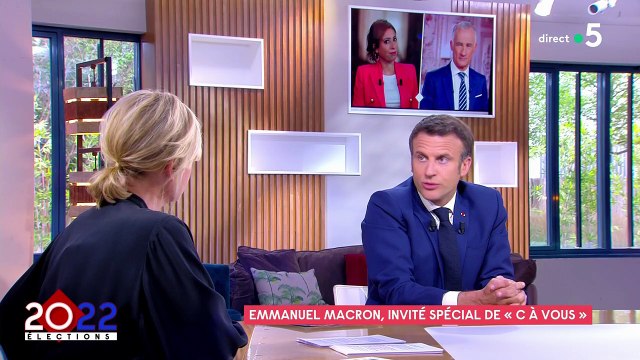 Extrait de l'émission C à vous avec Emmanuel Macron comme invité. A l'aube du second tour des présidentielles, il a réagi à la polémique sur Anne-Sophie Lapix, persona non grata pour animer le débat de l'entre-deux-tours.