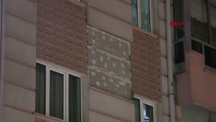 SİVAS'TA KUVVETLİ RÜZGAR ÇATILARI UÇURDU, ARAÇLAR HASAR GÖRDÜ