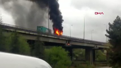KOCAELİ'DE TIR YANDI; OTOYOL ULAŞIMA KAPANDI
